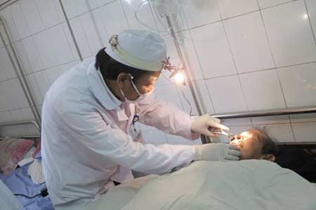 Bệnh nhân Hà Cát Tự được điều trị tại Bệnh viện Đa khoa TƯ Thái Nguyên. Ảnh: Thu Hằng (Lao Động)