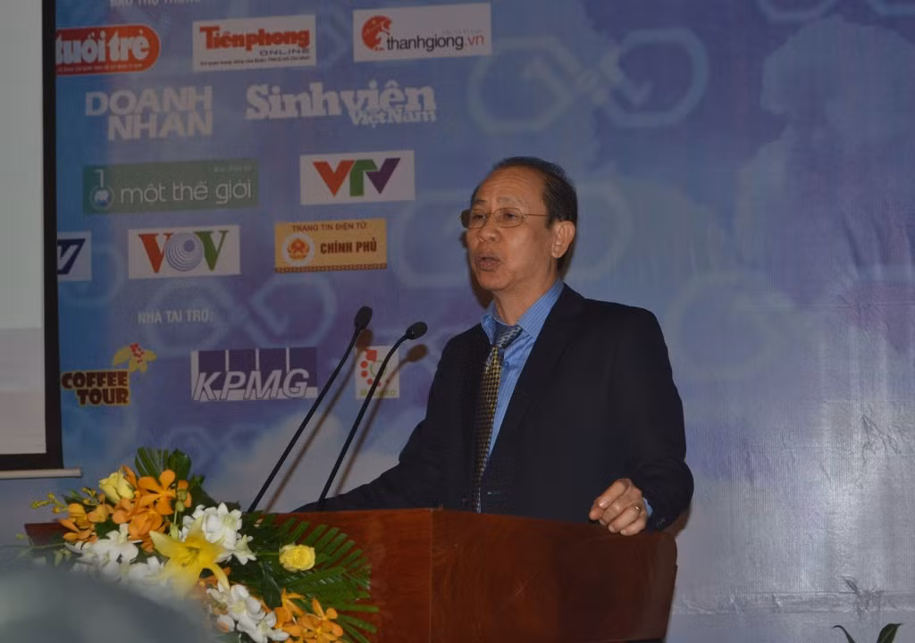 Ông Lý Ngọc Minh, Chủ tịch Công ty Minh Long kể về ccaau chuyện thành công của mình.JPG	Ông Lý Ngọc Minh, Chủ tịch Công ty Minh Long kể về ccaau chuyện thành công của mình