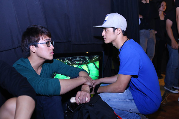 Văn Mai Hương lái xe sang đi diễn ảnh 10