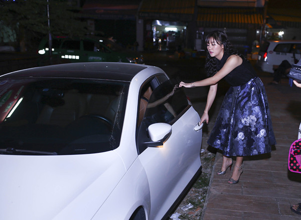 Văn Mai Hương lái xe sang đi diễn ảnh 2