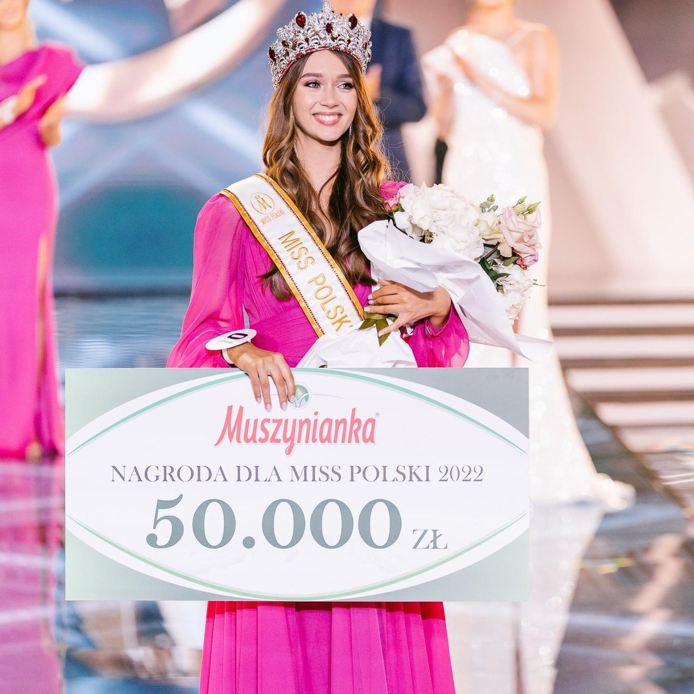 Mới đây, người đẹp Aleksandra Klepaczka đã đăng quang ngôi vị Hoa hậu Ba Lan 2022.