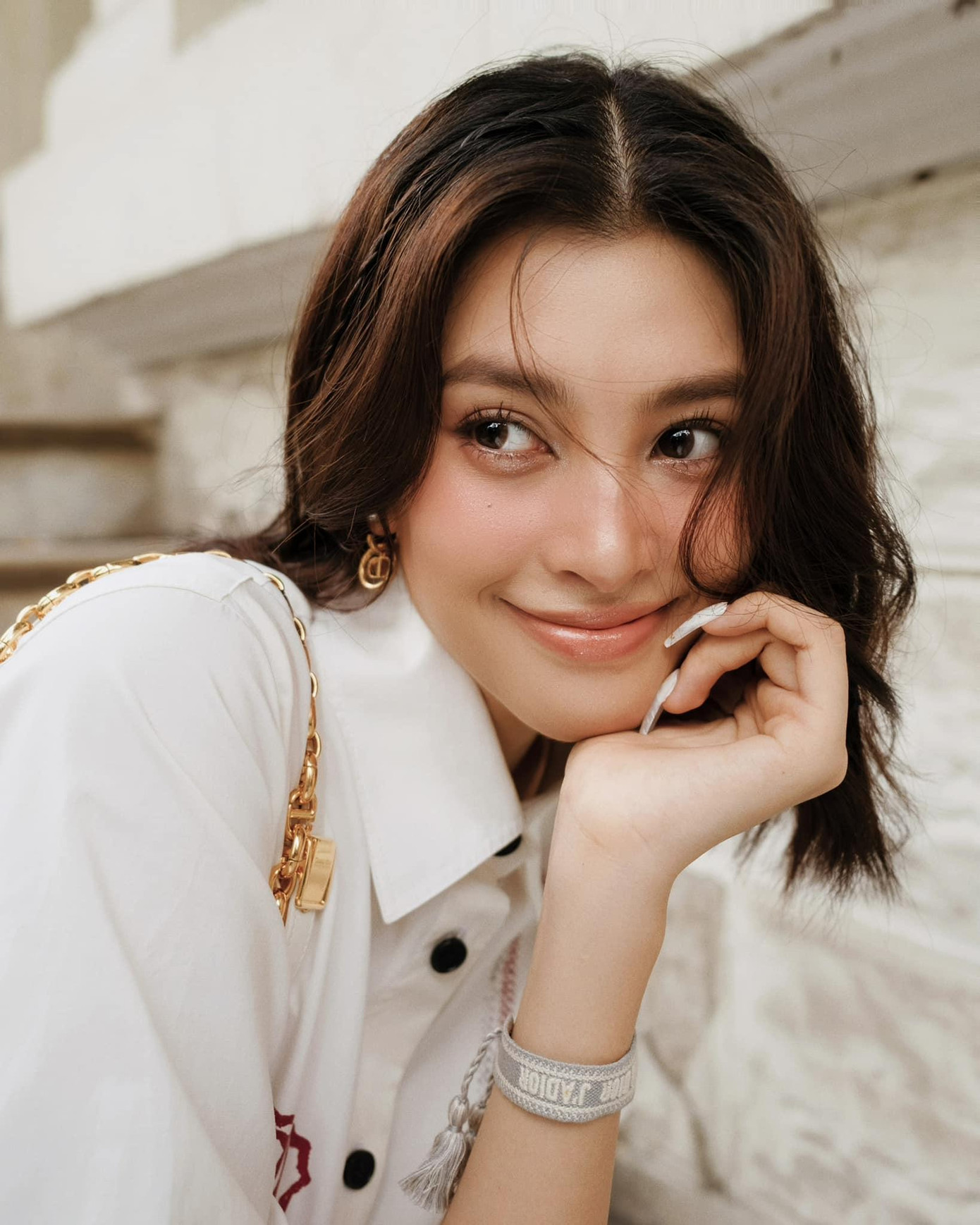 Hoa hậu Tiểu Vy khoe nhan sắc ngọt ngào, trong trẻo với tông trắng. Hoa hậu Tiểu Vy khoe nhan sắc ngọt ngào, trong trẻo với tông trắng.