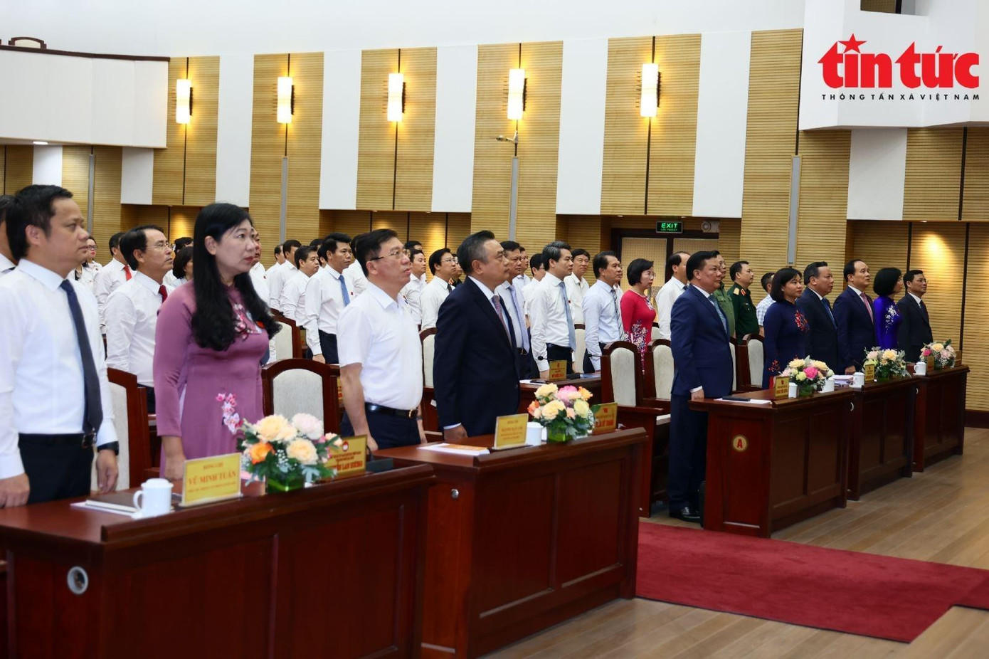 Các đại biểu làm lễ chào cờ trước phiên khai mạc kỳ họp thứ tám, HĐND TP Hà Nội khóa XVI, nhiệm kỳ 2021-2026. Các đại biểu làm lễ chào cờ trước phiên khai mạc kỳ họp thứ tám, HĐND TP Hà Nội khóa XVI, nhiệm kỳ 2021-2026.