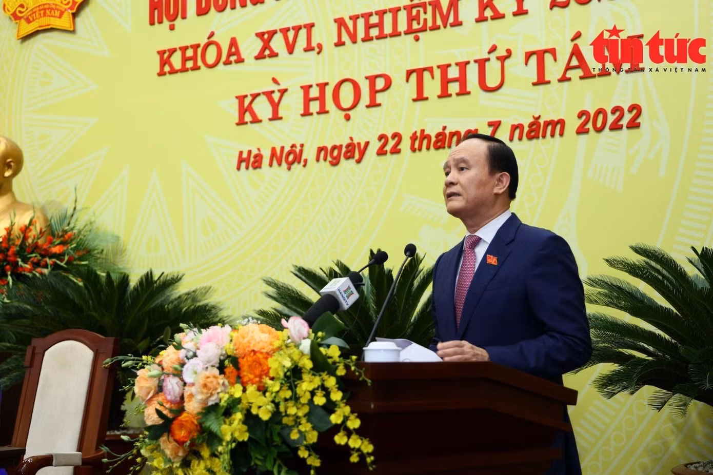 Ông Nguyễn Ngọc Tuấn, Chủ tịch HĐND TP Hà Nội chủ trì phiên họp.