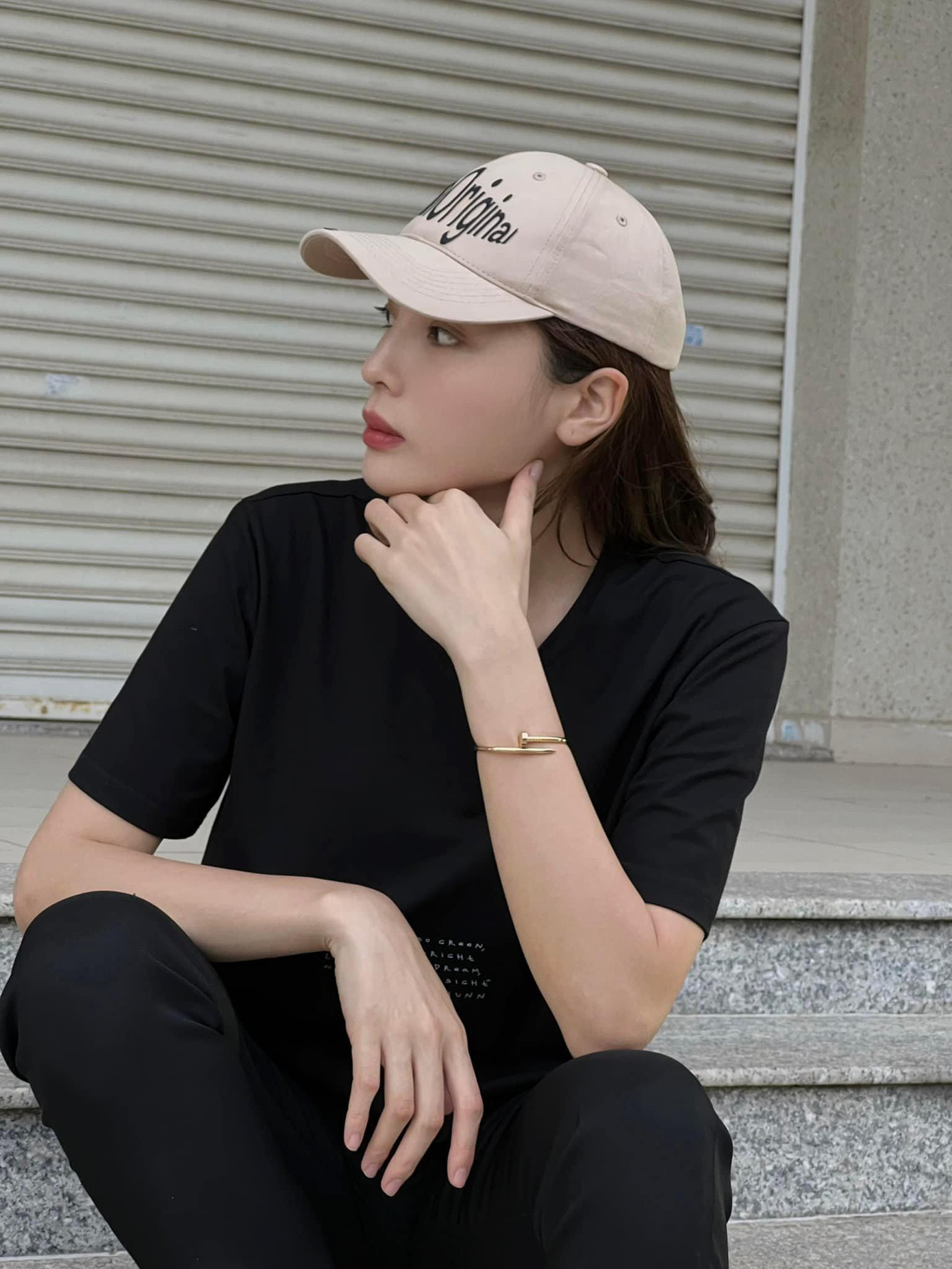 Hoa hậu Kỳ Duyên năng động, cá tính với thời trang đường phố.