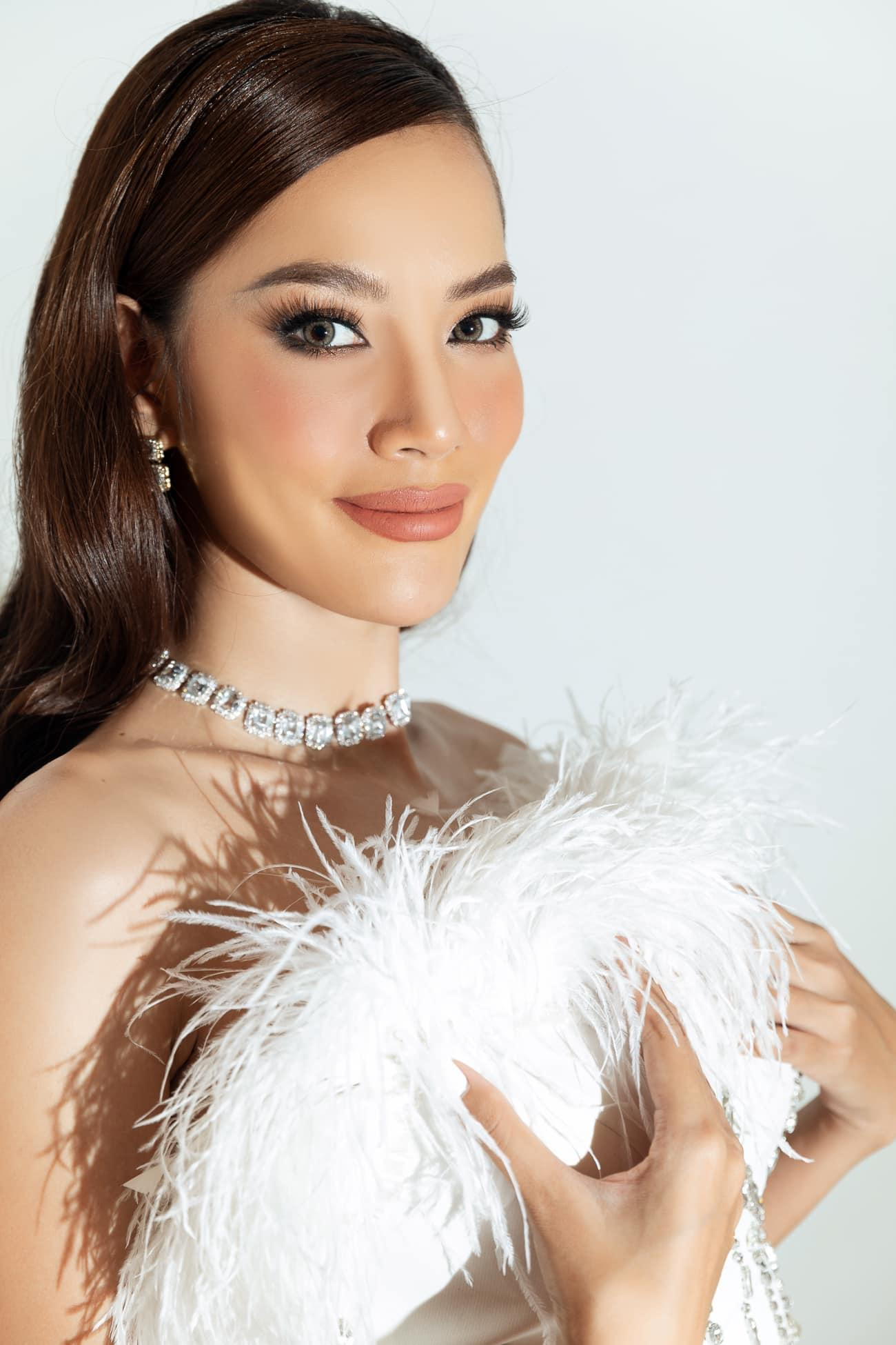 Mặc dù không sở hữu làn da trắng ngần như Thúy Vân hay Tường San nhưng nhan sắc lộng lẫy của Hoàng Phương vẫn 'đốn tim' nhiều khán giả.