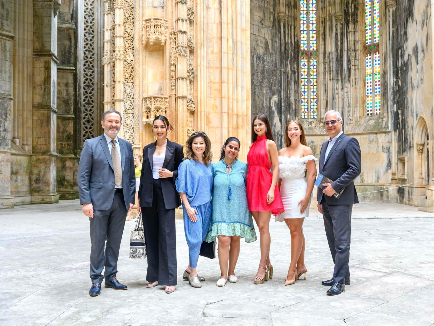 Mới đây, trong chuyến đi Bồ Đào Nha, Hoa hậu Thuỳ Tiên đã có dịp tới thăm tu viện Batalha, một trong những nơi được UNESCO công nhận là di sản văn hoá thế giới.