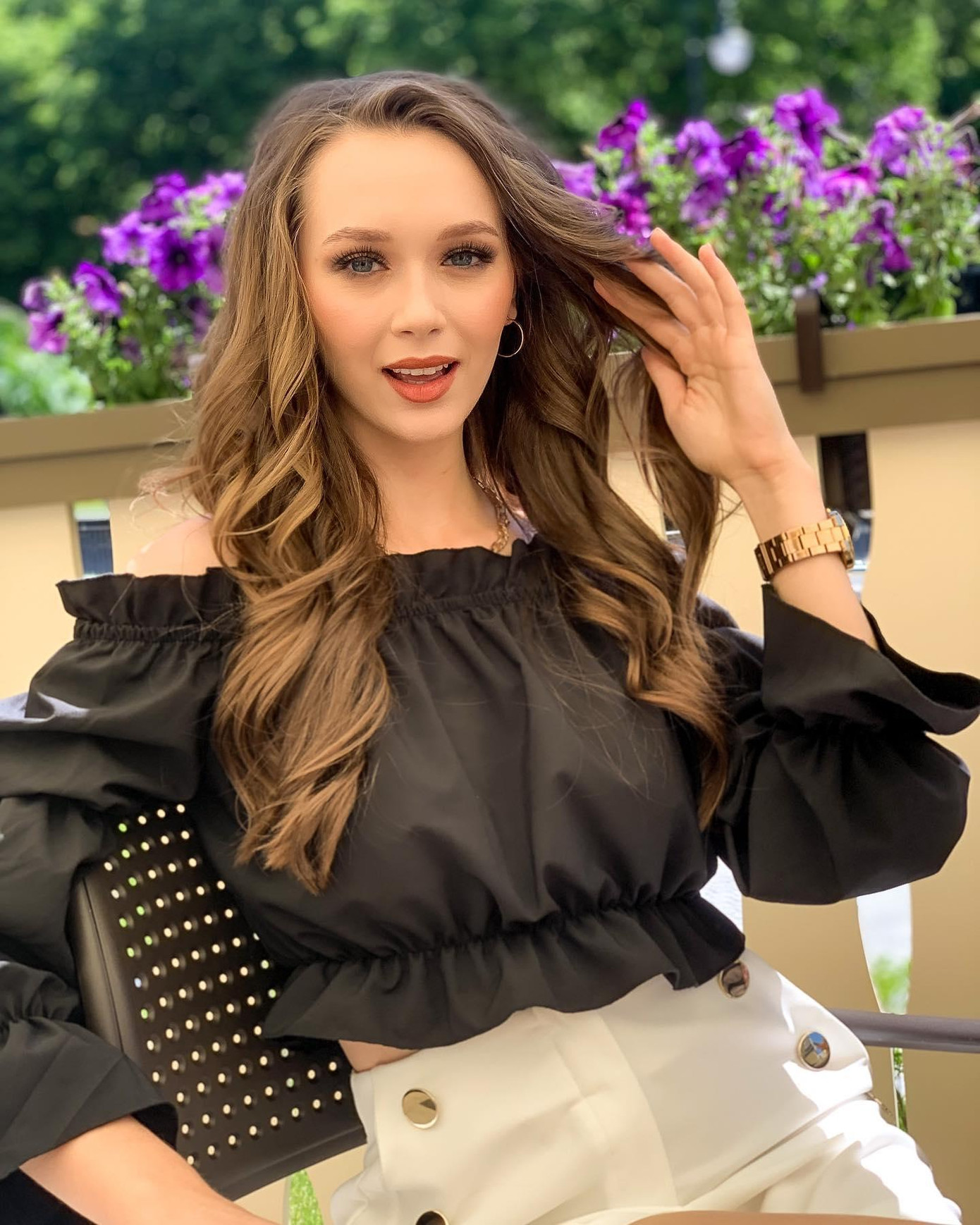 Aleksandra hiện đang làm việc trong một công ty Công nghệ Thông tin với tư cách là nhà tuyển dụng và theo học ngành kỹ thuật tại Đại học Công nghệ Lodz.