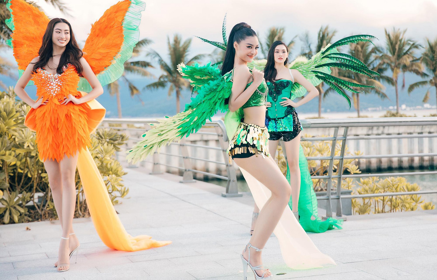 Á hậu Kiều Loan khoe vòng eo 'con kiến' quyến rũ với bộ váy lấp lánh màu xanh.