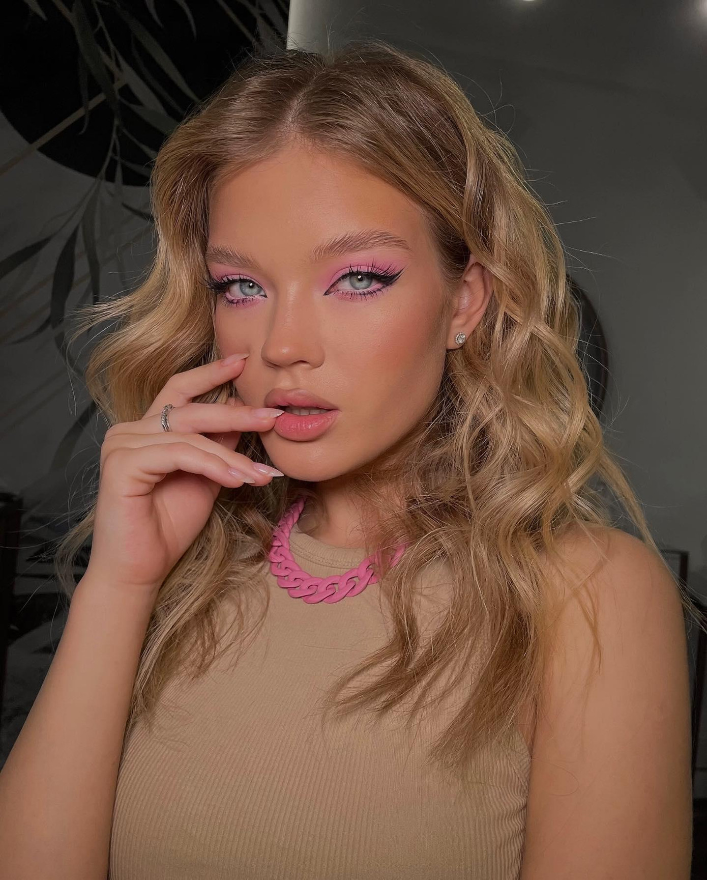 Nhan sắc của mỹ nhân người Nga được đánh giá là rất ngọt ngào nhưng không kém phần quyến rũ.