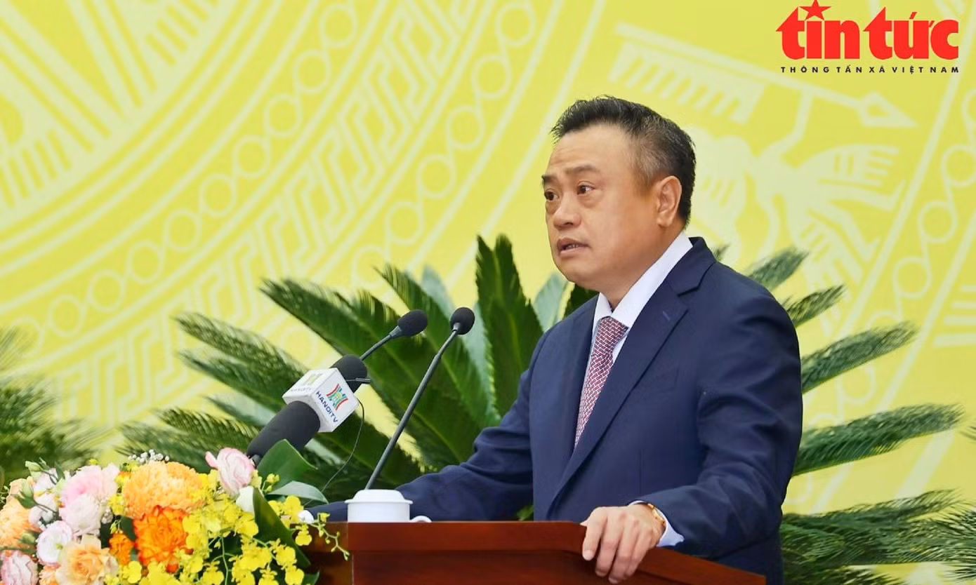 Ông Trần Sỹ Thanh sinh năm 1971, quê ở huyện Thanh Chương, tỉnh Nghệ An. Ông là Ủy viên Trung ương Đảng Khóa XI (dự khuyết), XII, XIII; Đại biểu Quốc hội khóa XIV, XV.