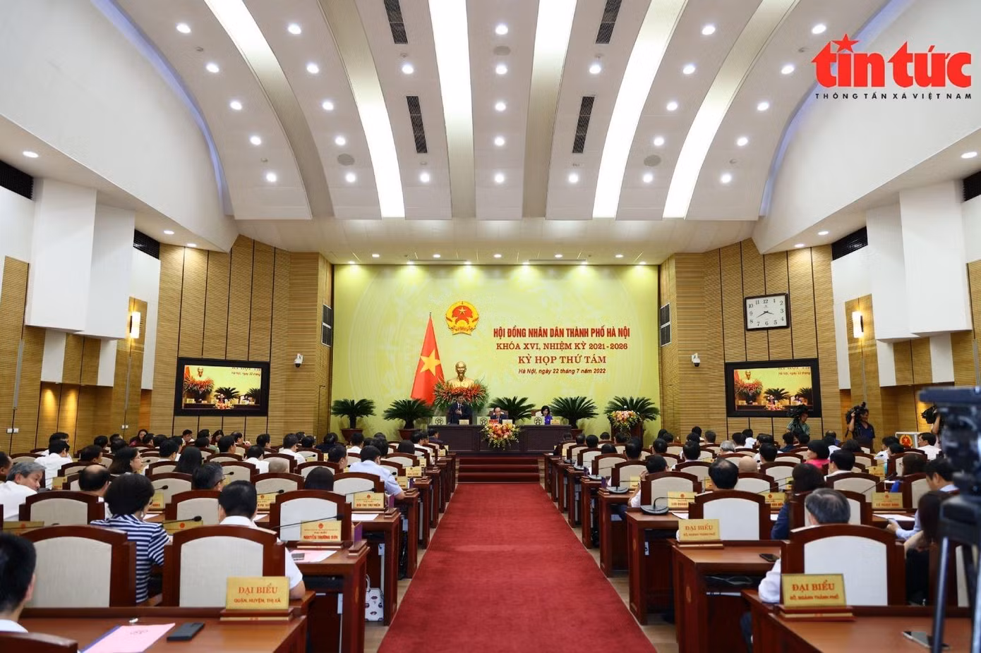 Chiều 22/7, HĐND TP Hà Nội đã triệu tập kỳ họp thứ tám, HĐND thành phố khóa XVI, nhiệm kỳ 2021-2026 (kỳ họp chuyên đề) để xem xét, quyết định một số nội dung thuộc thẩm quyền về công tác nhân sự