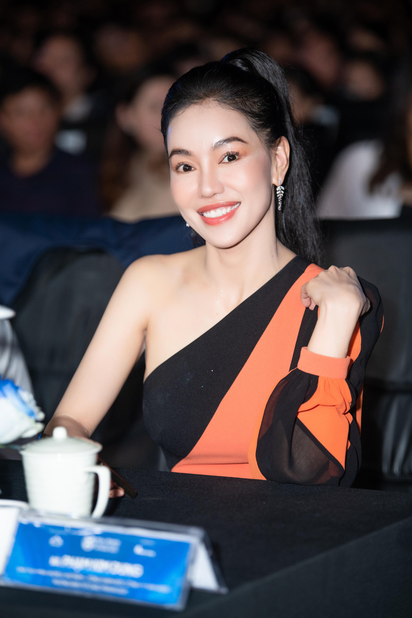 Bà Phạm Kim Dung, chủ tịch Miss World Vietnam là trưởng ban giám khảo phần thi Người đẹp biển.