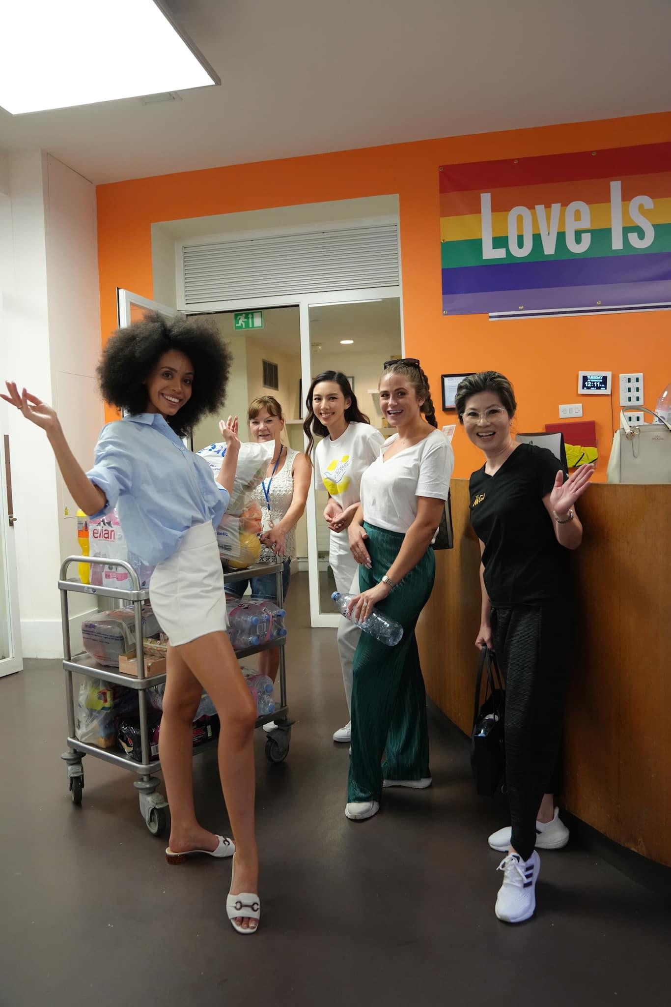 Bà Teresa - phó chủ tịch Miss Grand cũng đồng hành cùng Thùy Tiên trong chuyến đi lần này.