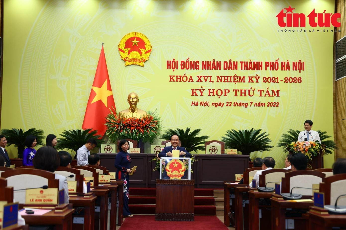 Trên cơ sở nhân sự đã được Bộ Chính trị, Ban Cán sự đảng Chính phủ, Ban Thường vụ Thành ủy Hà Nội giới thiệu, HĐND Thành phố đã bầu ông Trần Sỹ Thanh, Ủy viên Trung ương Đảng, Phó Bí Thành ủy giữ chức vụ Chủ tịch UBND TP Hà Nội khóa XV, nhiệm kỳ 2021-2026, với tỉ lệ phiếu tán thành 100% đại biểu có mặt tại kỳ họp. Trên cơ sở nhân sự đã được Bộ Chính trị, Ban Cán sự đảng Chính phủ, Ban Thường vụ Thành ủy Hà Nội giới thiệu, HĐND Thành phố đã bầu ông Trần Sỹ Thanh, Ủy viên Trung ương Đảng, Phó Bí Thành ủy giữ chức vụ Chủ tịch UBND TP Hà Nội khóa XV, nhiệm kỳ 2021-2026, với tỉ lệ phiếu tán thành 100% đại biểu có mặt tại kỳ họp.