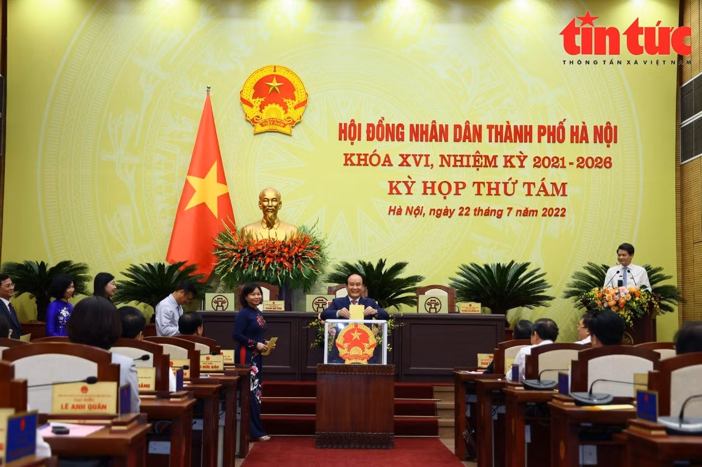 Trên cơ sở nhân sự đã được Bộ Chính trị, Ban Cán sự đảng Chính phủ, Ban Thường vụ Thành ủy Hà Nội giới thiệu, HĐND Thành phố đã bầu ông Trần Sỹ Thanh, Ủy viên Trung ương Đảng, Phó Bí Thành ủy giữ chức vụ Chủ tịch UBND TP Hà Nội khóa XV, nhiệm kỳ 2021-2026, với tỉ lệ phiếu tán thành 100% đại biểu có mặt tại kỳ họp.