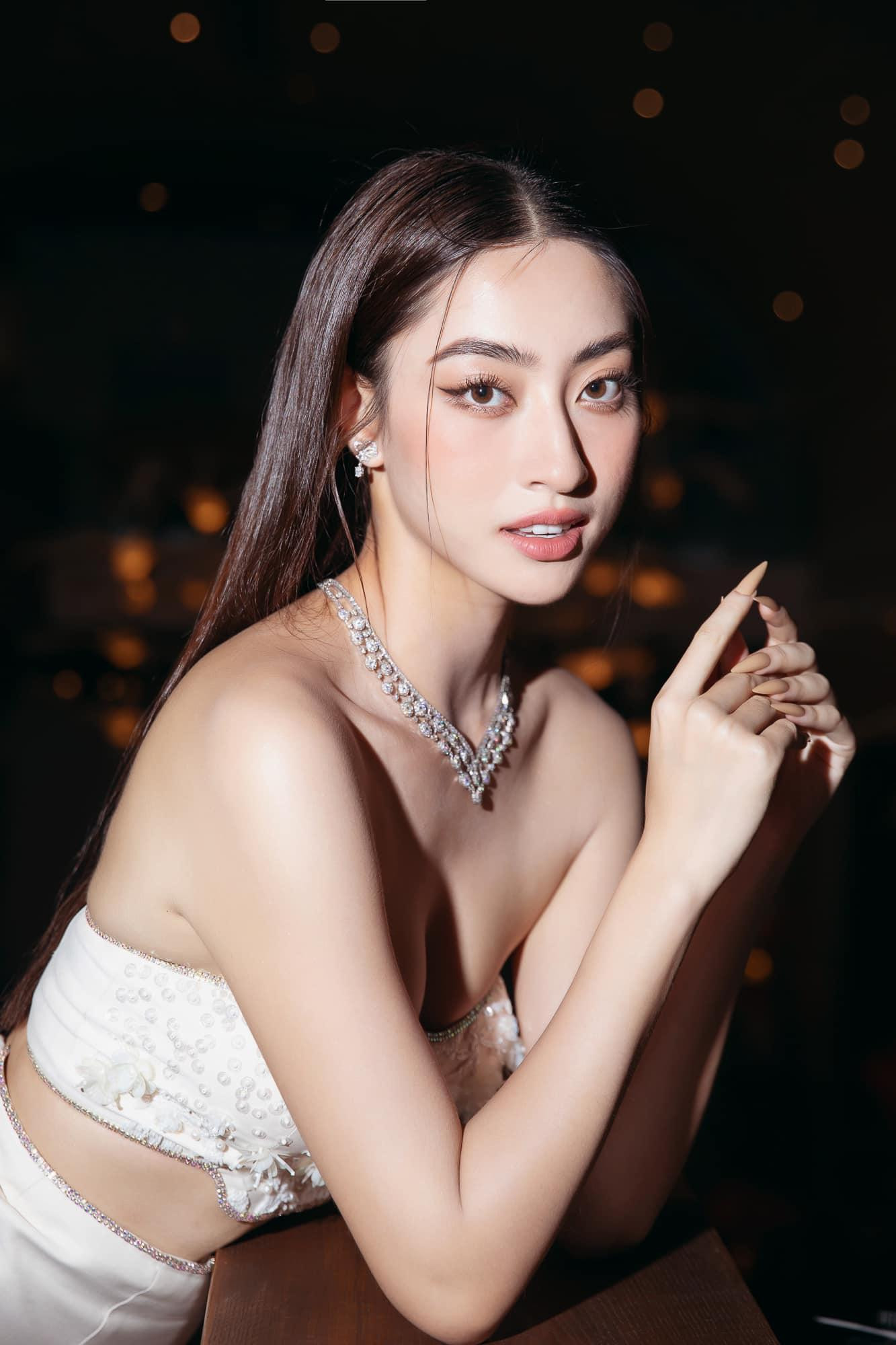 Người đẹp gốc Cao Bằng khoe nhan sắc kiều diễm và ngày càng xinh đẹp trước khi kết thúc nhiệm kỳ.