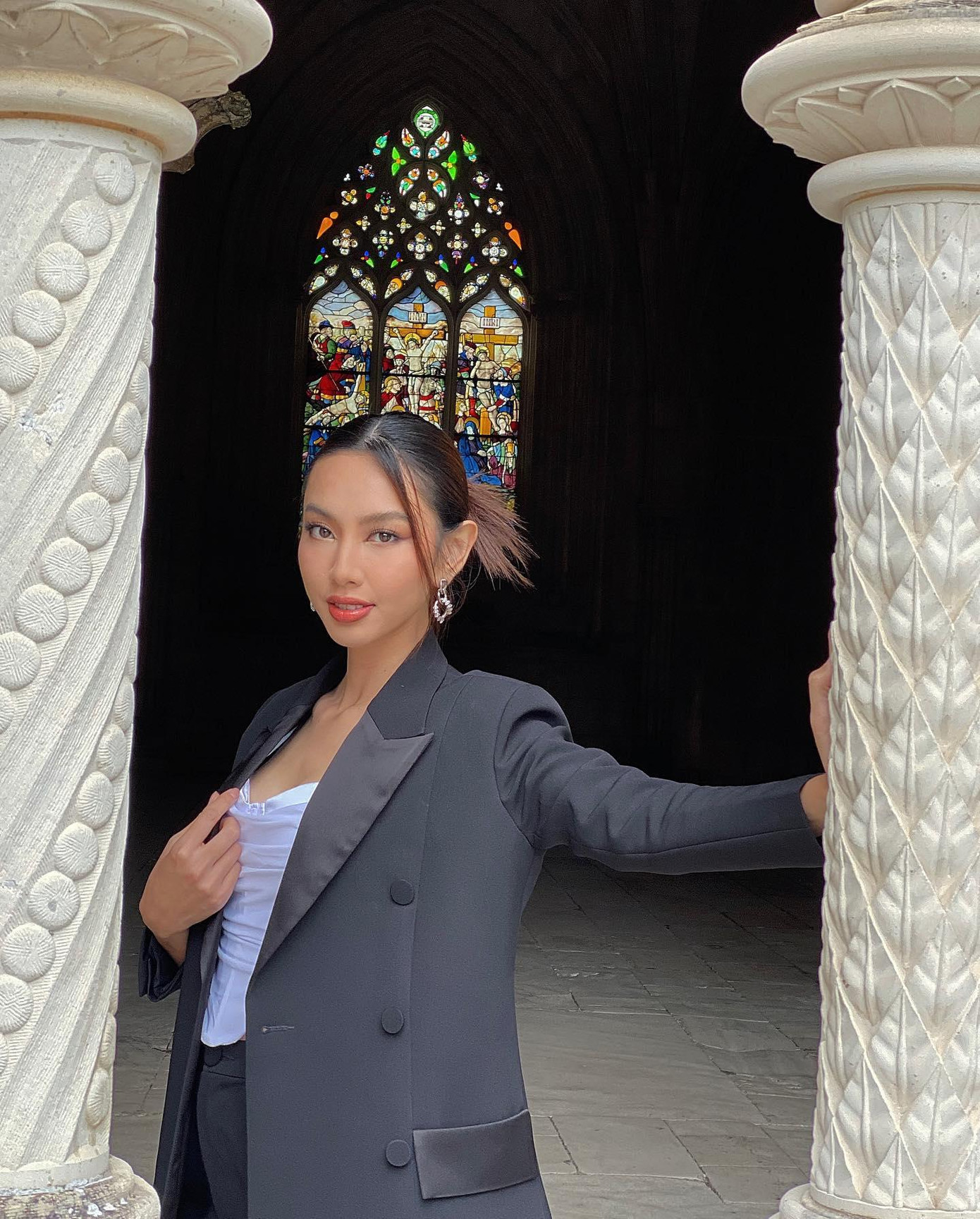 Vẻ ngoài vừa hiện đại nhưng vẫn đảm bảo sự lịch sự của Thuỳ Tiên nhận được nhiều lời khen ngợi của các fans.