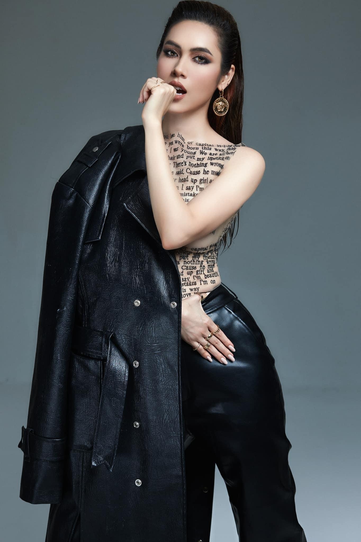 Á hậu Việt Nam 2010 diện set đồ màu da cá tính và sành điệu.