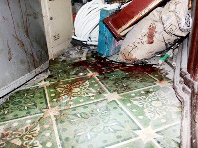 Những vệt máu trong nhà nạn nhân Thanh sau vụ đâm chém. Những vệt máu trong nhà nạn nhân Thanh sau vụ đâm chém