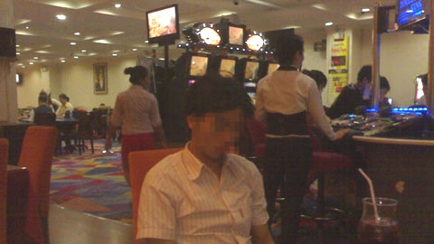 Một quý tử ngồi chờ vay tiền chơi tiếp