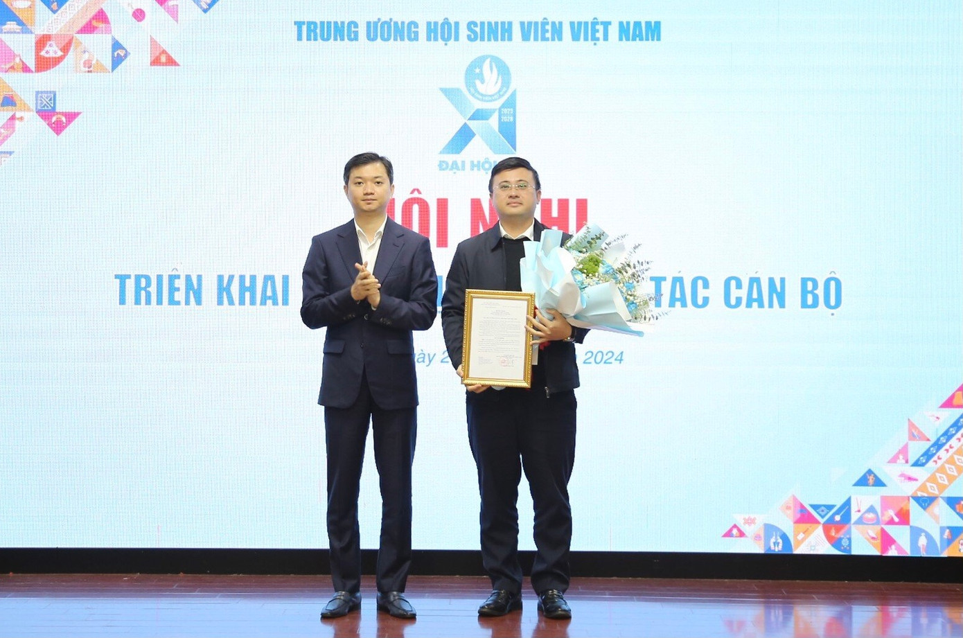 Anh Nguyễn Minh Triết đã trao quyết định bổ nhiệm anh Lê Tuấn Anh giữ chức vụ Chánh Văn phòng T.Ư Hội Sinh viên Việt Nam, trong thời hạn 5 năm, kể từ ngày 27/2/2024.