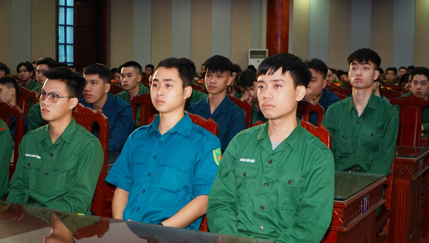 Các thanh niên tình nguyện lên đường nhập ngũ tiêu biểu năm 2024 tham dự chương trình Các thanh niên tình nguyện lên đường nhập ngũ tiêu biểu năm 2024 tham dự chương trình