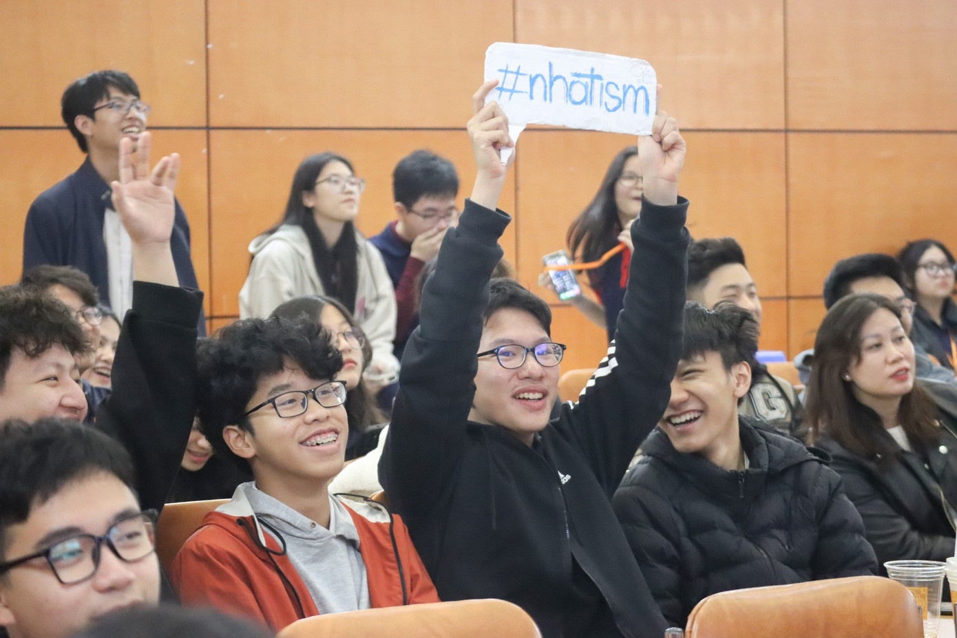 Niềm vui, sự cổ vũ nhiệt tình của các cổ động viên tại vòng chung kết Niềm vui, sự cổ vũ nhiệt tình của các cổ động viên tại vòng chung kết