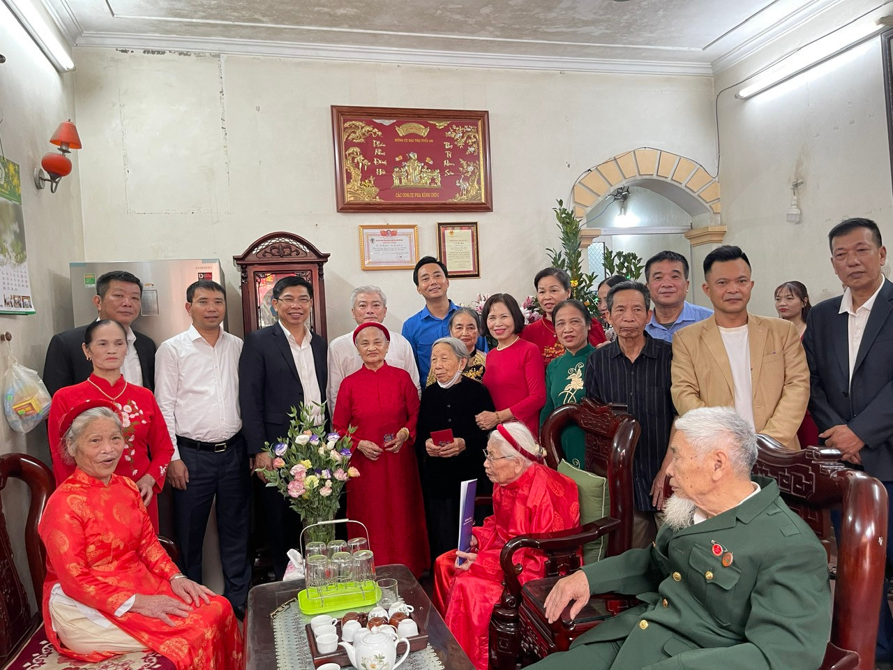 Đoàn đại biểu chúc thọ người cao tuổi