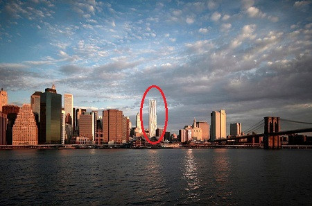 Dù mới được hoàn thiện trong năm 2011 nhưng tòa nhà ở số 8 phố Spruce, thành phố New York đã trở thành một nét ấn tượng trên đường chân trời của thành phố