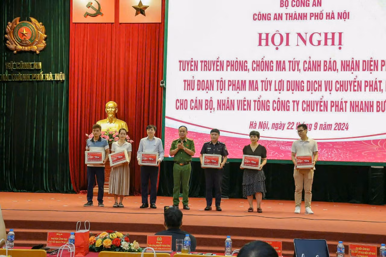 Đại biểu tham dự Hội nghị.