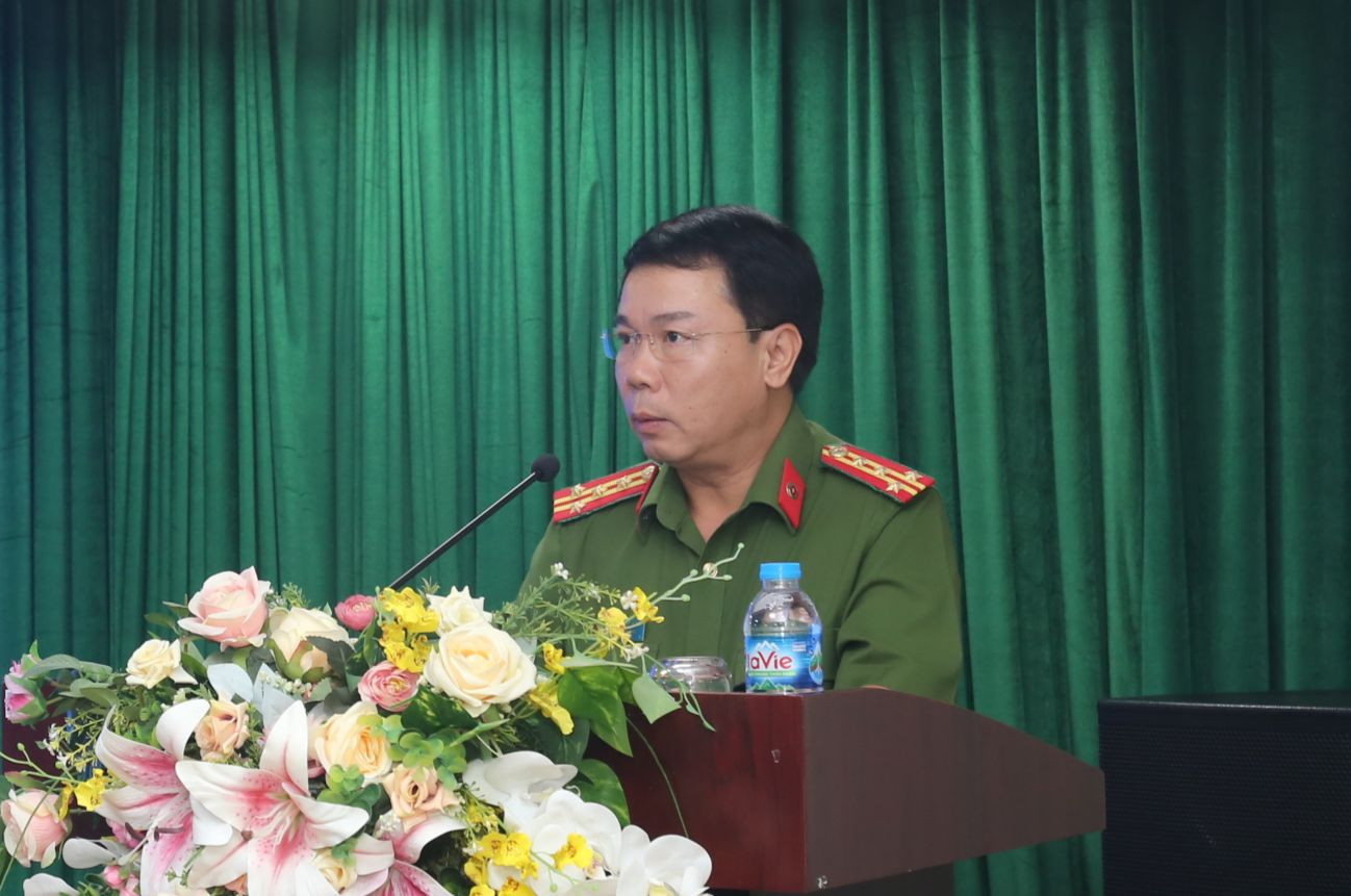 Đại tá Hoàng Quốc Việt - Phó Cục trưởng Cục Cảnh sát điều tra tội phạm về ma túy. Đại tá Hoàng Quốc Việt - Phó Cục trưởng Cục Cảnh sát điều tra tội phạm về ma túy.