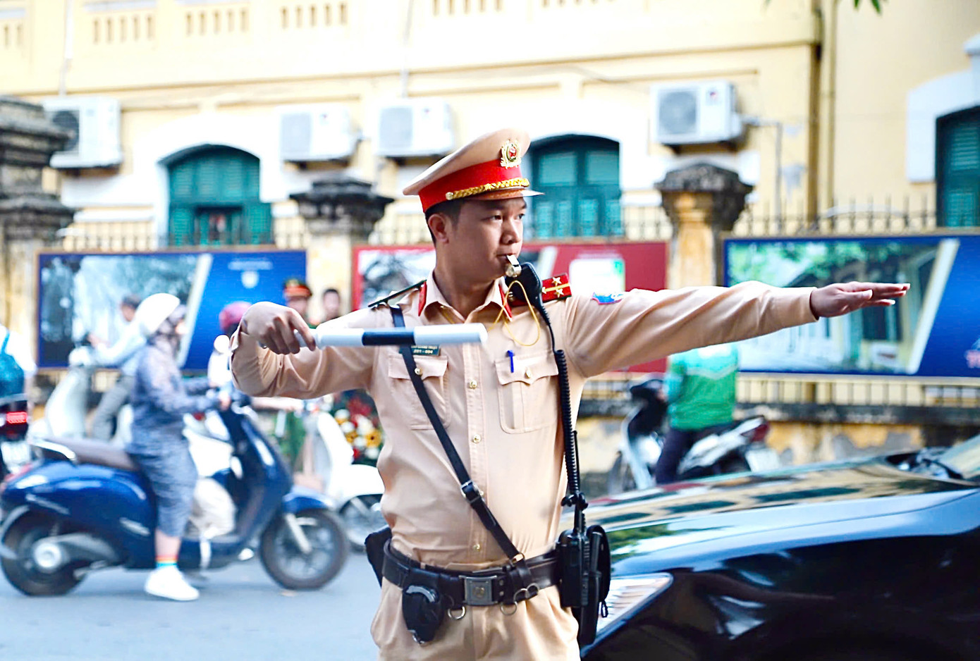 Để phục vụ tốt nhu cầu đi lại của người dân và bảo đảm trật tự an toàn giao thông (TTATGT) trong tháng cao điểm an toàn giao thông cho học sinh đến trường, Phòng CSGT Hà Nội yêu cầu các Đội trực thuộc thực hiện tăng cường kiểm tra, xử lý các hành vi vi phạm TTATGT theo kế hoạch, nhất là các vi phạm là nguyên nhân trực tiếp gây tai nạn giao thông. Để phục vụ tốt nhu cầu đi lại của người dân và bảo đảm trật tự an toàn giao thông (TTATGT) trong tháng cao điểm an toàn giao thông cho học sinh đến trường, Phòng CSGT Hà Nội yêu cầu các Đội trực thuộc thực hiện tăng cường kiểm tra, xử lý các hành vi vi phạm TTATGT theo kế hoạch, nhất là các vi phạm là nguyên nhân trực tiếp gây tai nạn giao thông.