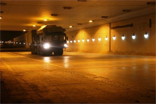 Khí tài tổ hợp tên lửa S - 300 cơ động trên đại lộ Thăng Long