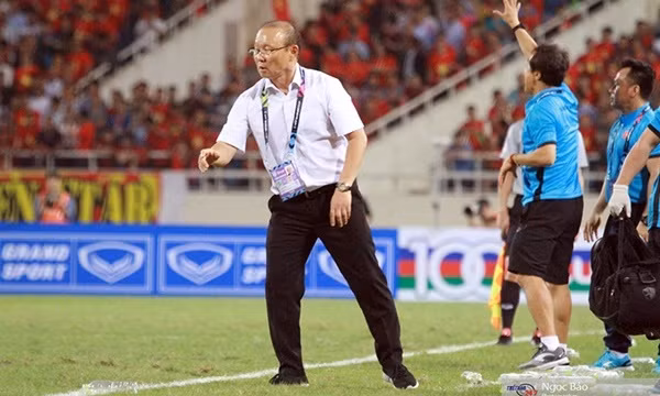Sau AFF Cup, hàng loạt câu lạc bộ Hàn đòi thầy Park về nước ảnh 2