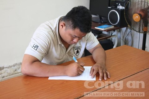 Đột kích lò sản xuất xe 'Su Xì Po' giữa Sài Gòn ảnh 1