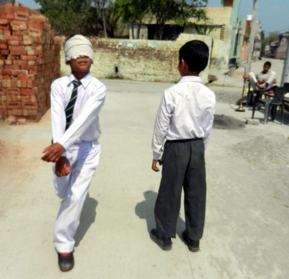 Cậu bé Ấn Độ có siêu năng lực 'tâm nhãn'? ảnh 4