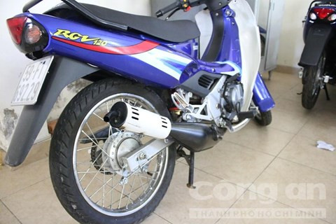 Đột kích lò sản xuất xe 'Su Xì Po' giữa Sài Gòn ảnh 2