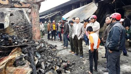 Cận cảnh vụ cháy chợ lớn nhất Quảng Bình ảnh 9