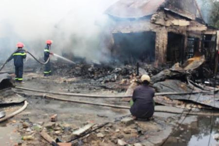 Cận cảnh vụ cháy chợ lớn nhất Quảng Bình ảnh 5