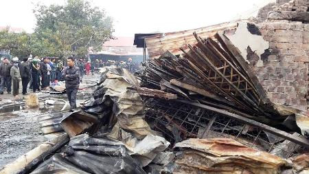 Cận cảnh vụ cháy chợ lớn nhất Quảng Bình ảnh 6