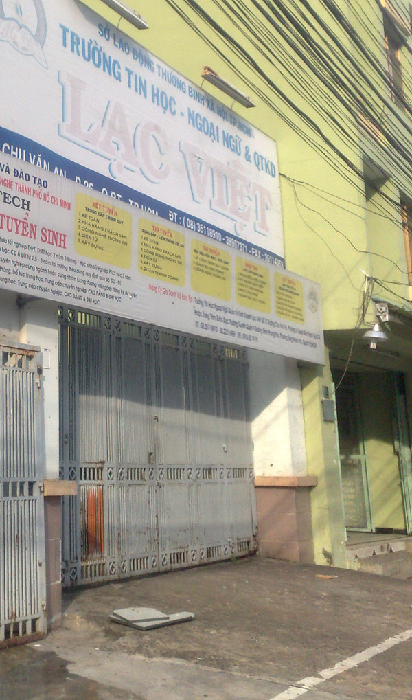 Bên ngoài Trung tâm ngoại ngữ tin học bồi dưỡng văn hóa Phương Nam, địa chỉ tại 72, Chu Văn An, quận Bình Thạnh, TPHCM. Ảnh: Quang Phương