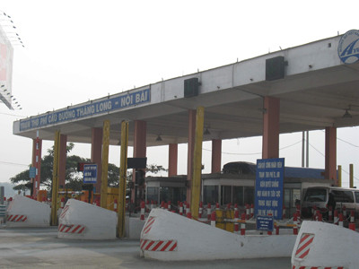 Bộ GTVT đang lúng túng trước những trạm thu phí bán quyền (thu phí). Ảnh: Đ.T