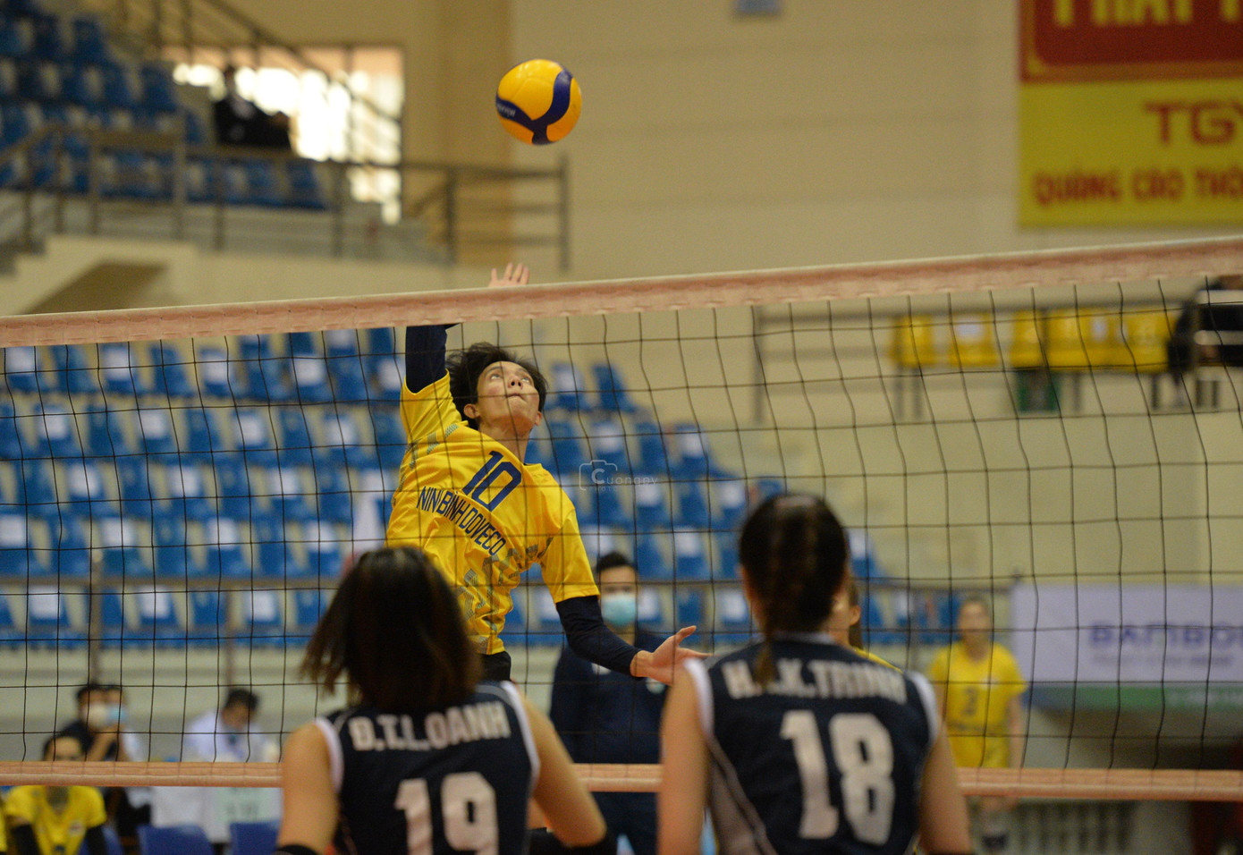 Đội quân của HLV Phạm Minh Dũng đang tiến rất gần mục tiêu bảo vệ ngôi vô địch (Ảnh: CuongPV)