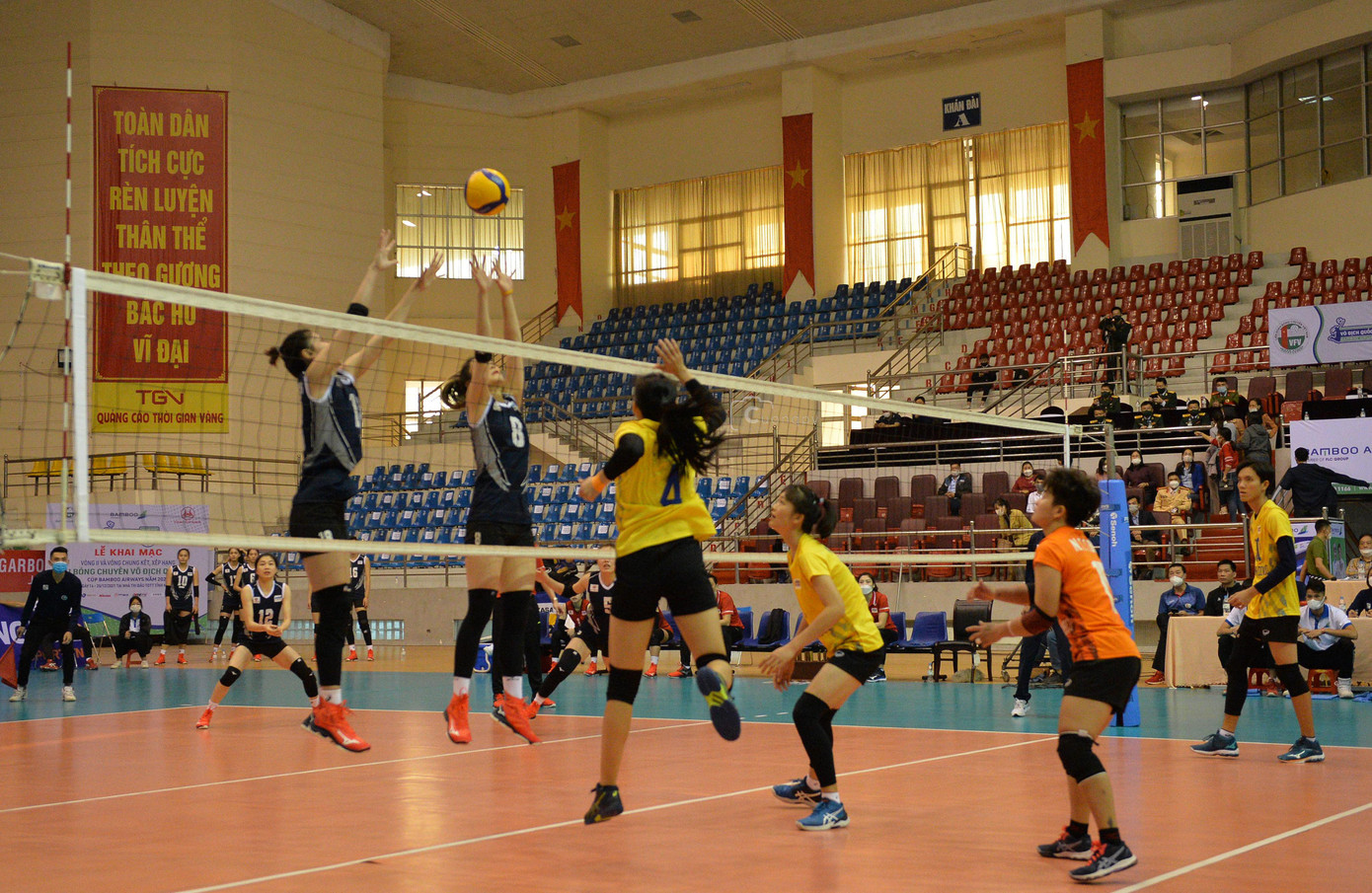 Đội hình thi đấu đồng đều giúp Thông tin FLC khẳng định sức mạnh tuyệt đối trước đối thủ (Ảnh: CuongPV)