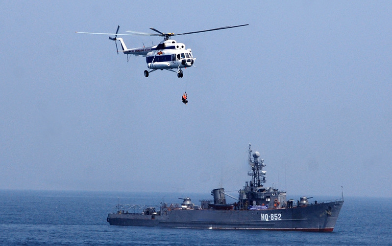 Không quân và Hải quân phối hợp diễn tập trên biển