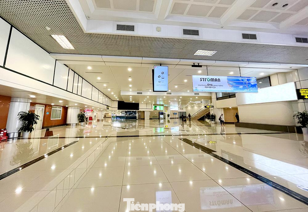 Do dịch COVID-19 làm lượng khách đi máy bay giảm, từ ngày 17-5, sân bay Nội Bài tạm dừng khai thác sảnh E, chỉ khai thác tại sảnh A và B nhà ga hành khách T1