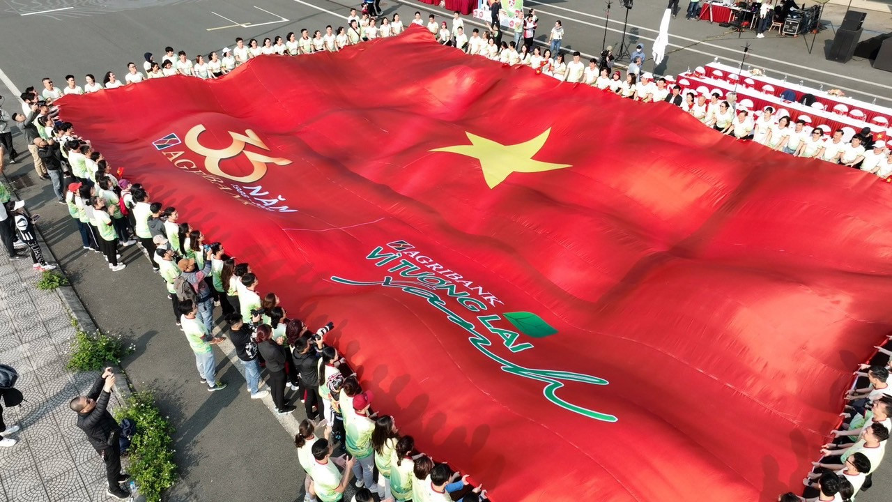 Với mỗi km mà người tham gia chạy hoàn thành, Agribank sẽ trích 10.000 VNĐ vào chương trình an sinh xã hội “Vì tương lai xanh”.