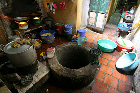 Những năm 80, chiếc sân giếng này là nơi sinh hoạt chung của gần 20 hộ dân 