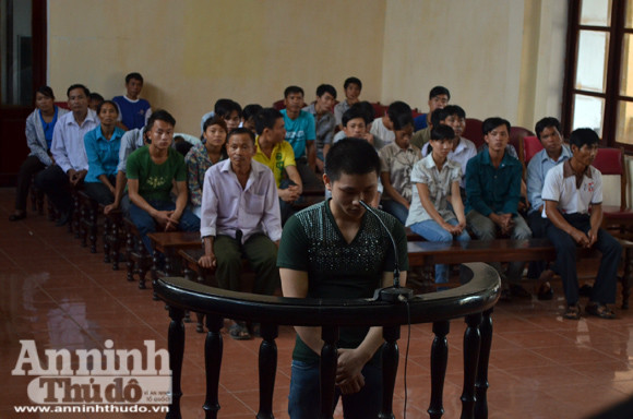 Bị cáo Nhân trước vành móng ngựa 